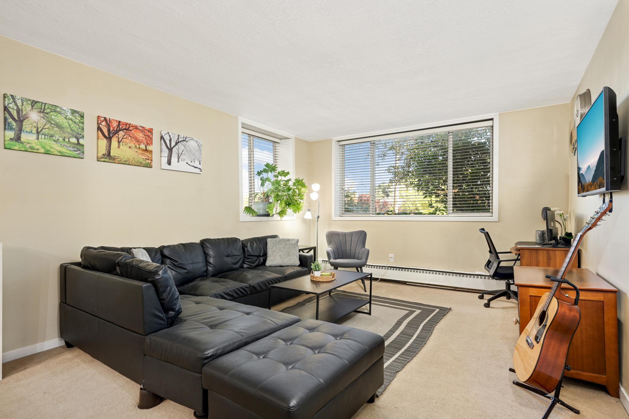 5136 Hiawatha Avenue 002
