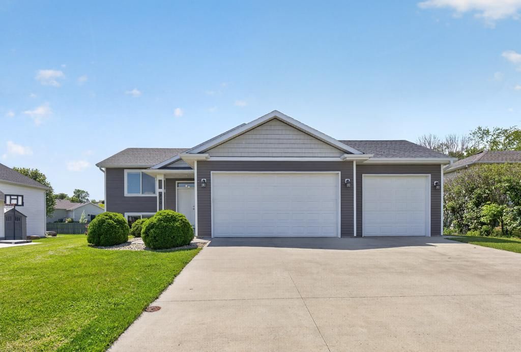 Photo of 810 8th Avenue SW, Pine Island, MN 55963 (MLS # 7080496)