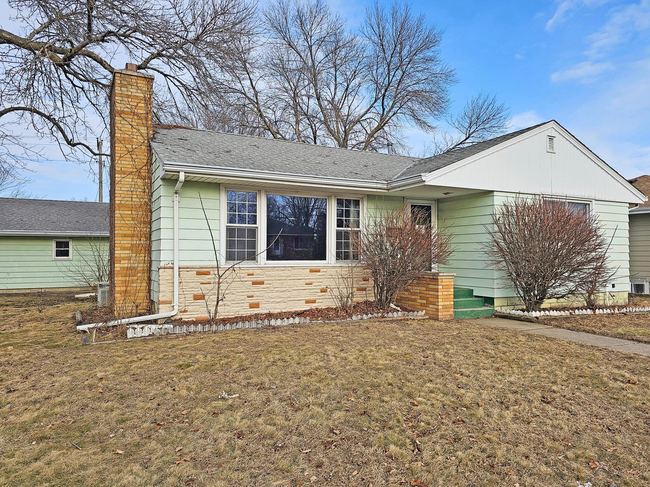 103 Poplar Street E