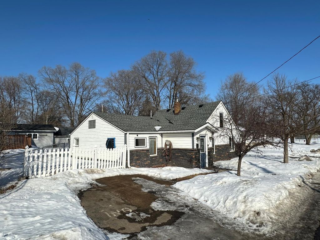 Photo of 511 3rd Street NE, Saint Cloud, MN 56304 (MLS # 7018227)