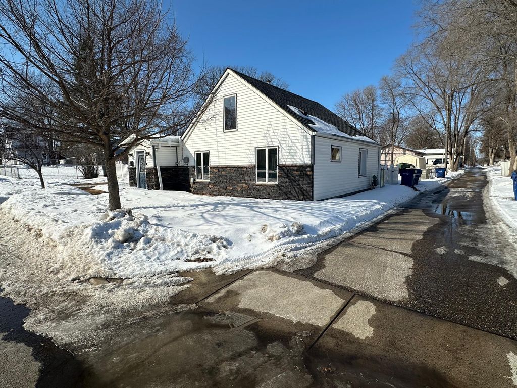 Photo of 511 3rd Street NE, Saint Cloud, MN 56304 (MLS # 7018227)