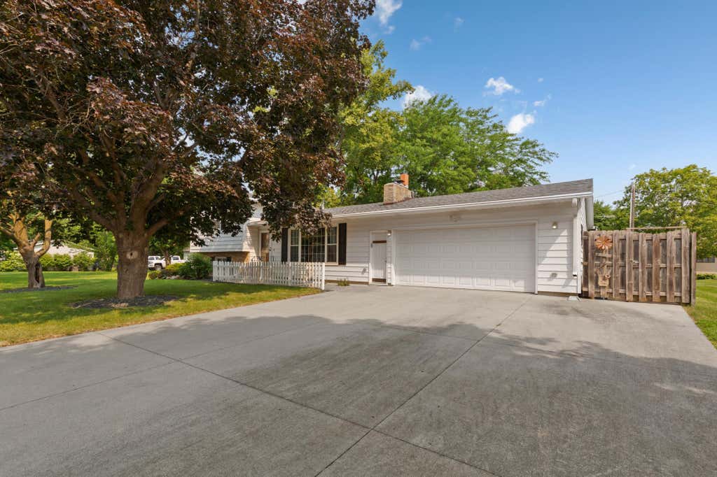 Photo of 470 16th Street NE, Owatonna, MN 55060 (MLS # 7114115)