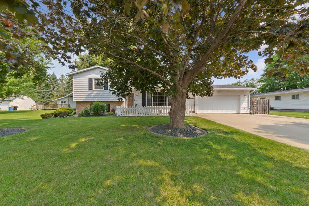 Photo of 470 16th Street NE, Owatonna, MN 55060 (MLS # 7114115)