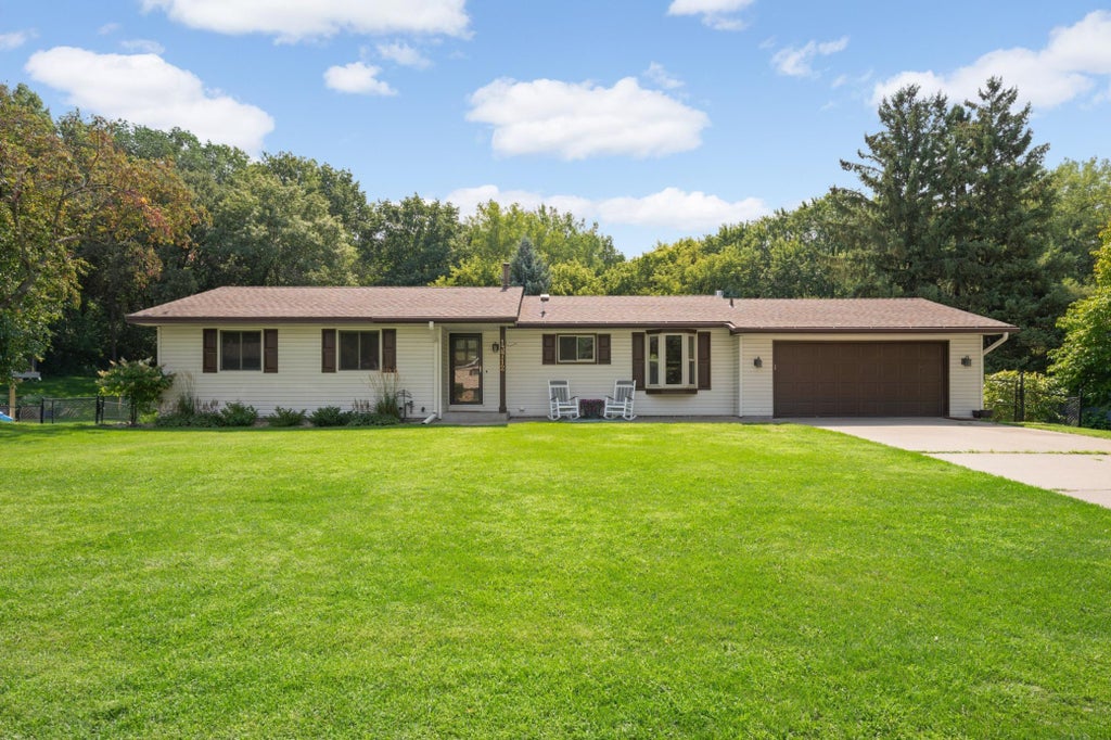 Photo of 13712 E Wellington Crescent, Burnsville, MN 55337 (MLS # 7130561)