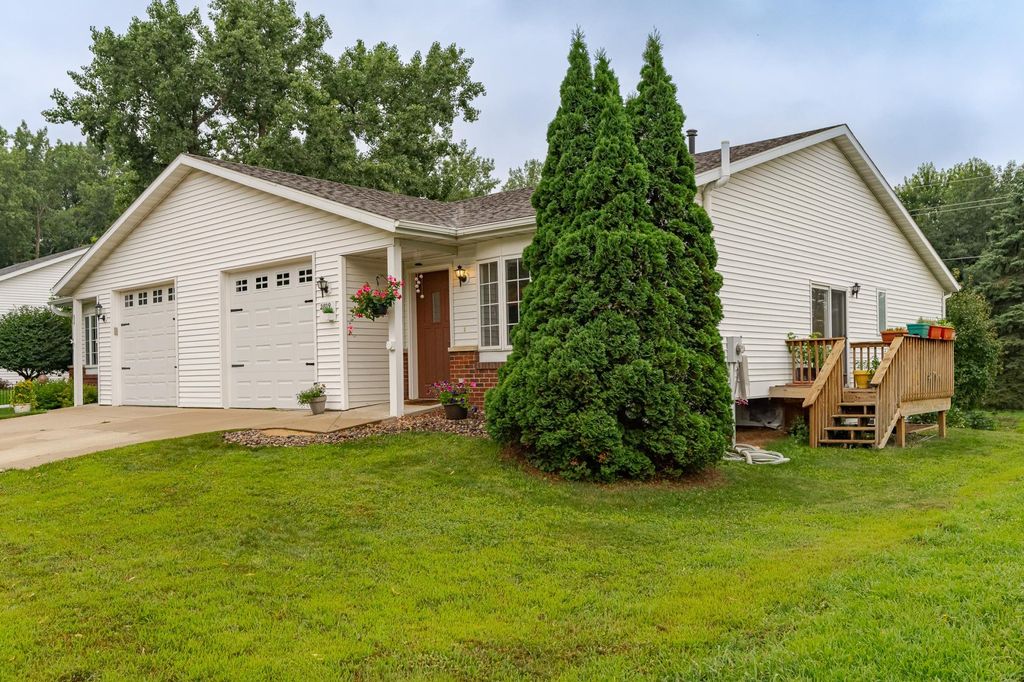 Photo of 2809 Northern Valley Drive NE, Rochester, MN 55906 (MLS # 7012465)