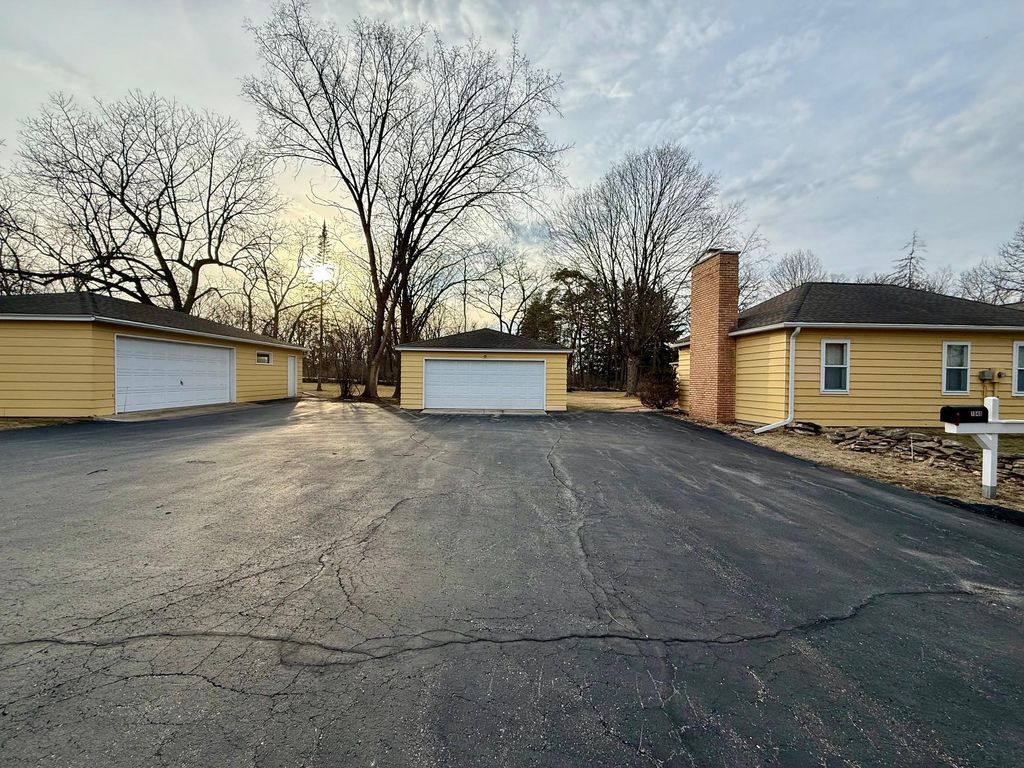 Photo of 1040 Mayowood Road SW, Rochester, MN 55902 (MLS # 7037935)