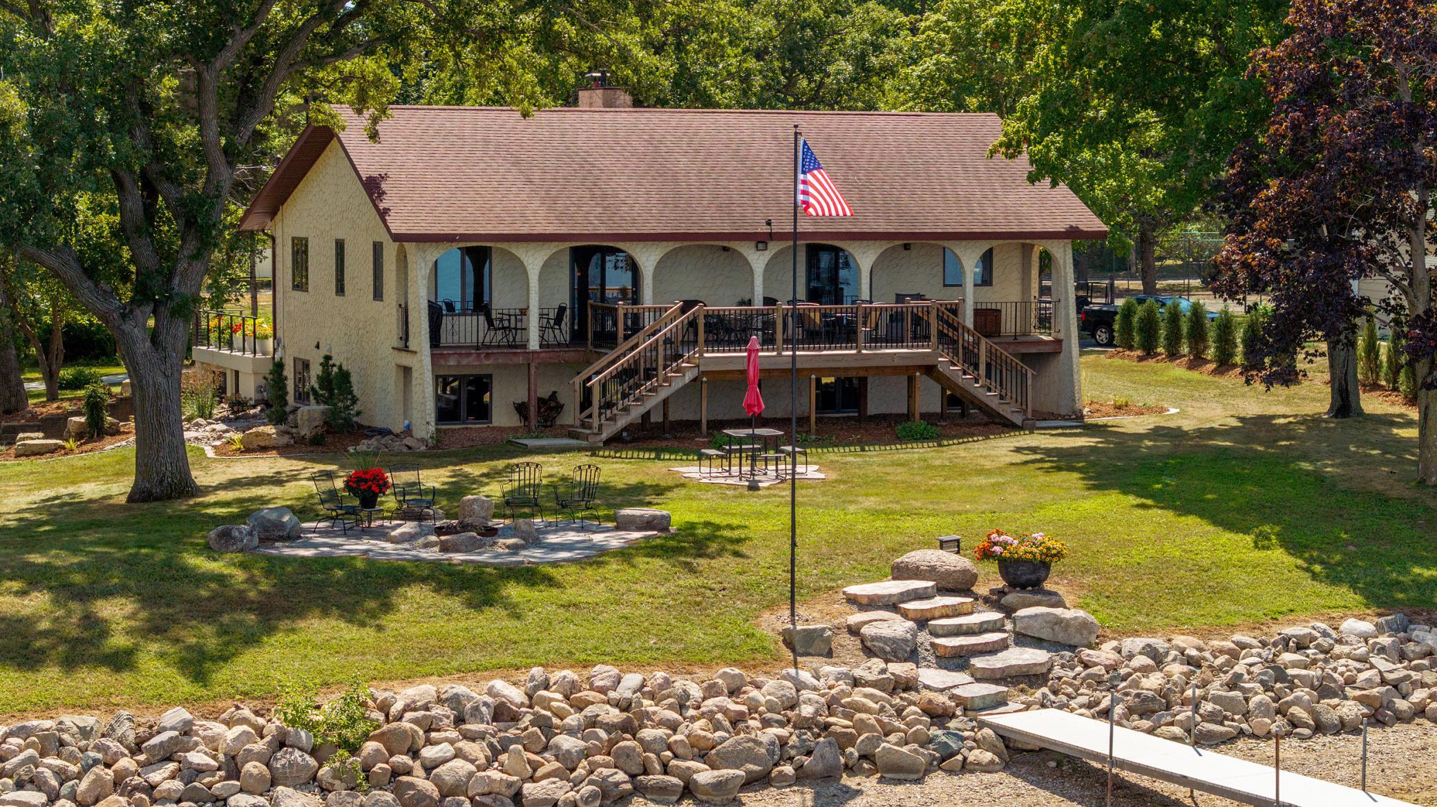 150 Lake Drive E