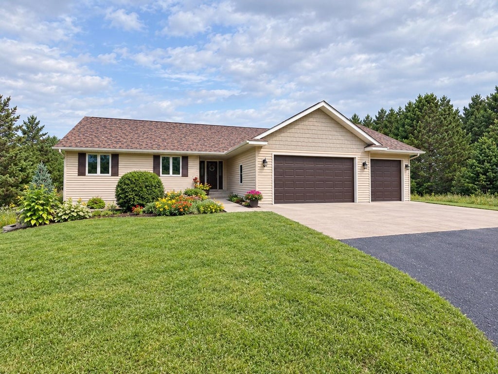 Photo of 855 Bauer Avenue, Eau Claire, WI 54703 (MLS # 7140041)