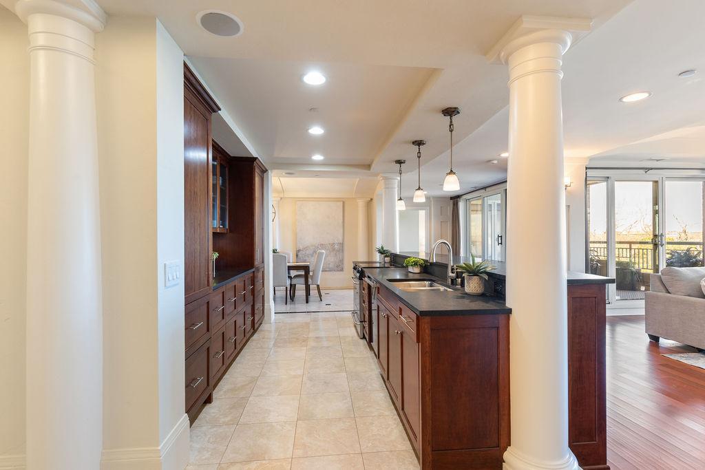 8301 Creekside Circle 270