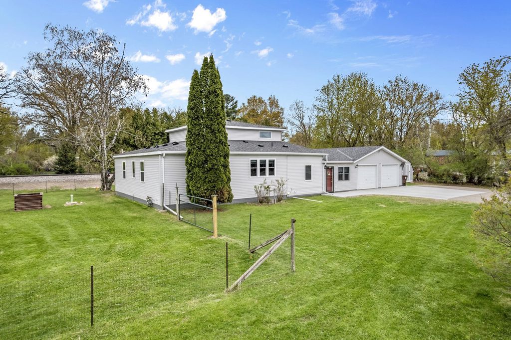 Photo of 305 Main Avenue N, Braham, MN 55006 (MLS # 7073662)