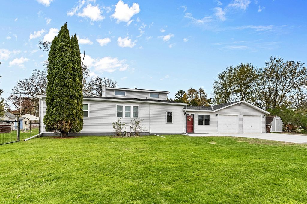 Photo of 305 Main Avenue N, Braham, MN 55006 (MLS # 7073662)