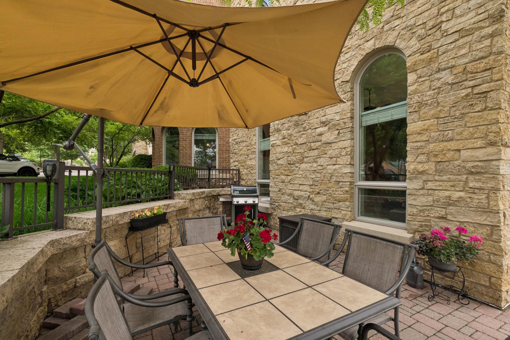 650 Main Street N B01