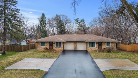 1967 County Road D W Arden Hills MN 55112