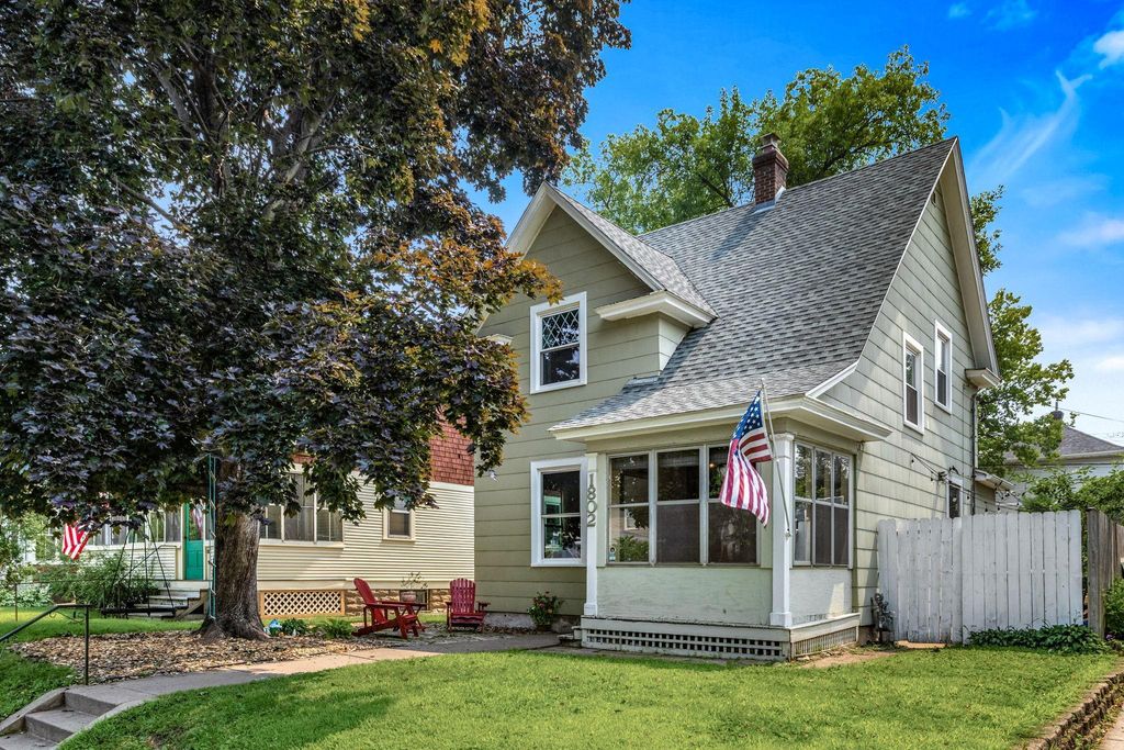 Photo of 1802 Dayton Avenue, Saint Paul, MN 55104 (MLS # 7034800)