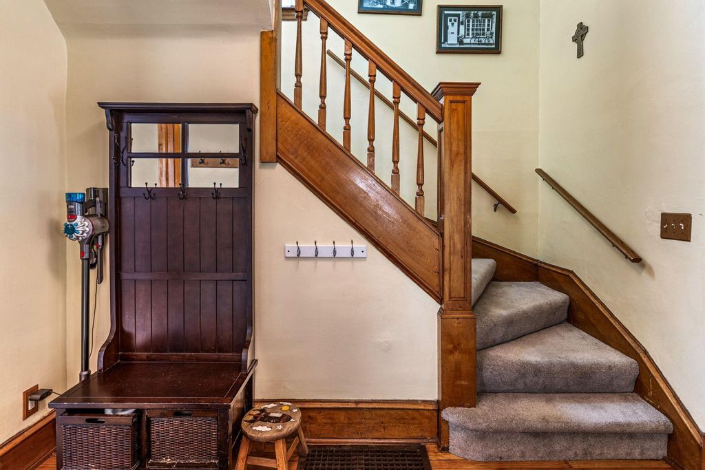 Photo of 1802 Dayton Avenue, Saint Paul, MN 55104 (MLS # 7034800)