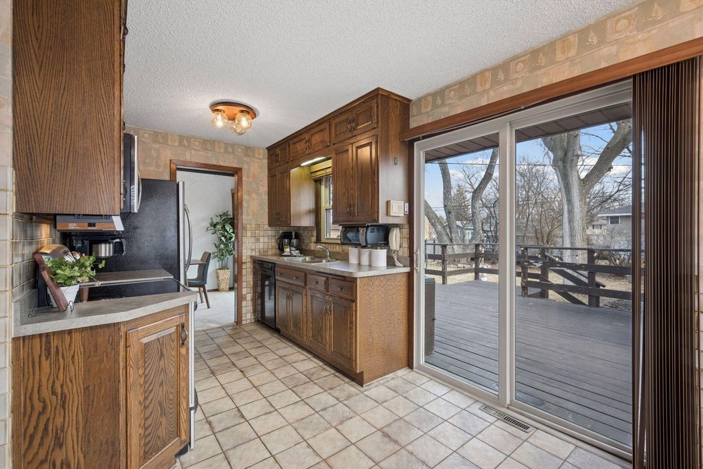 Photo of 5526 Unity Avenue N, Crystal, MN 55429 (MLS # 7029913)