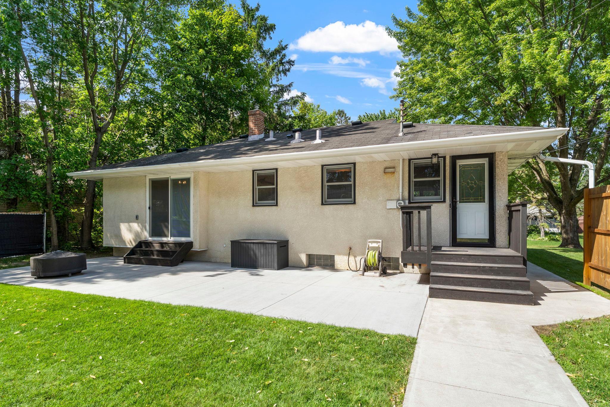 784 Mary Street N
