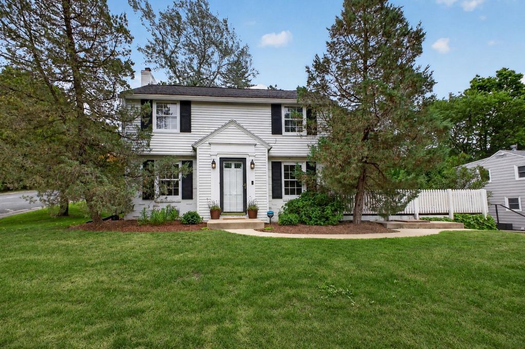 Photo of 804 14th Avenue SW, Rochester, MN 55902 (MLS # 7092395)