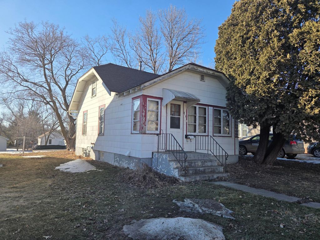 Photo of 717 Garfield Avenue, Albert Lea, MN 56007 (MLS # 7020038)