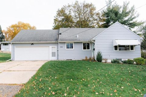 Photo of 1414 5th Avenue NW, Rochester, MN 55901 (MLS # 6810517)