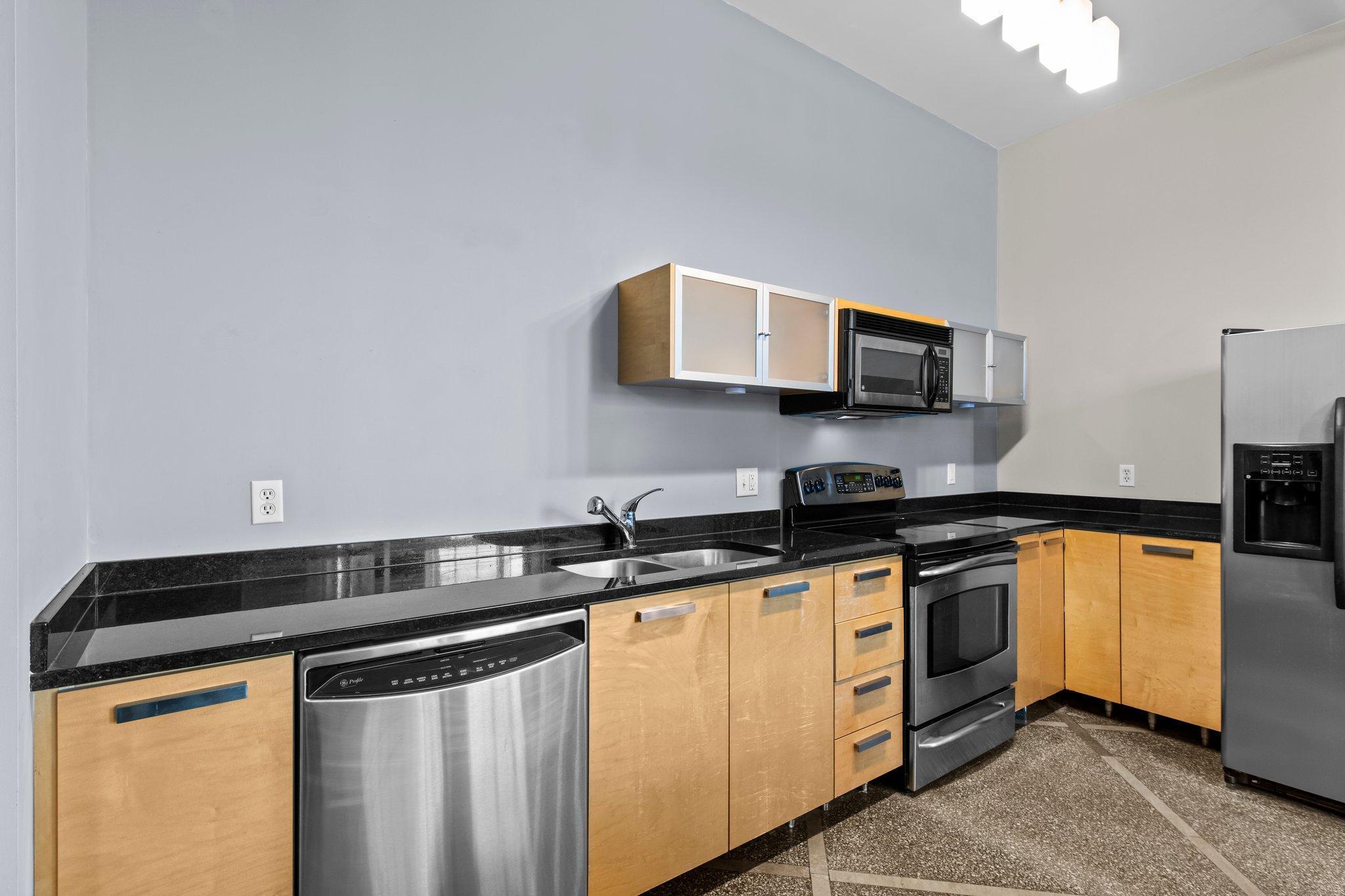 350 Saint Peter Street 1104