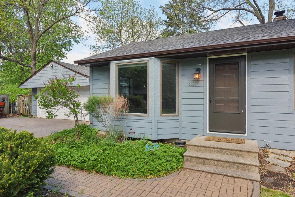 Photo of 6101 Upper Afton Circle, Woodbury, MN 55125 (MLS # 7078613)
