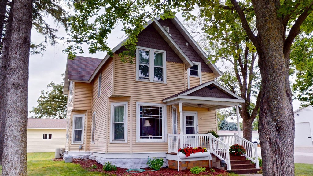 Photo of 202 Broadway S, Alden, MN 56009 (MLS # 7152217)
