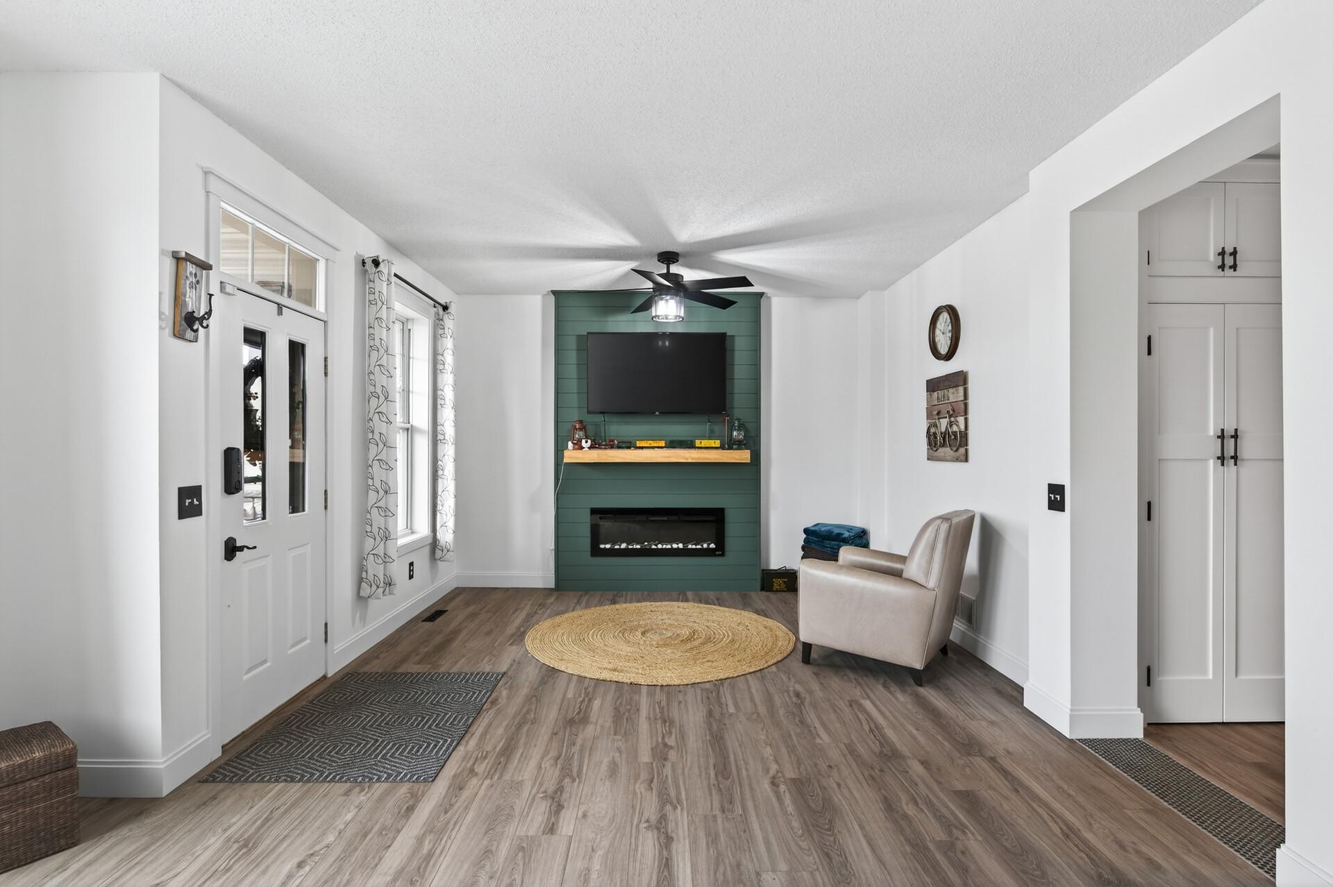 4372 Victor Path 2