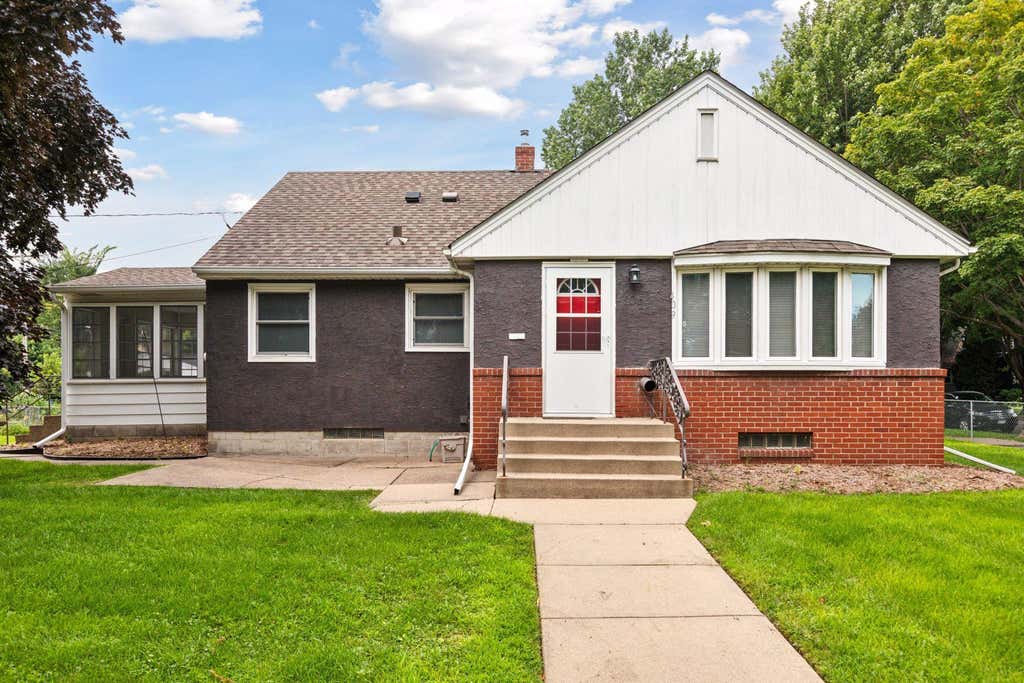 Photo of 409 Milton Street S, Saint Paul, MN 55102 (MLS # 7121632)