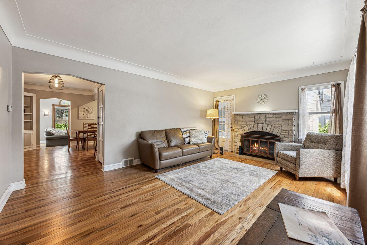 1275 Roselawn Avenue W