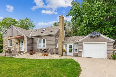 1275 Roselawn Avenue W Roseville MN 55113
