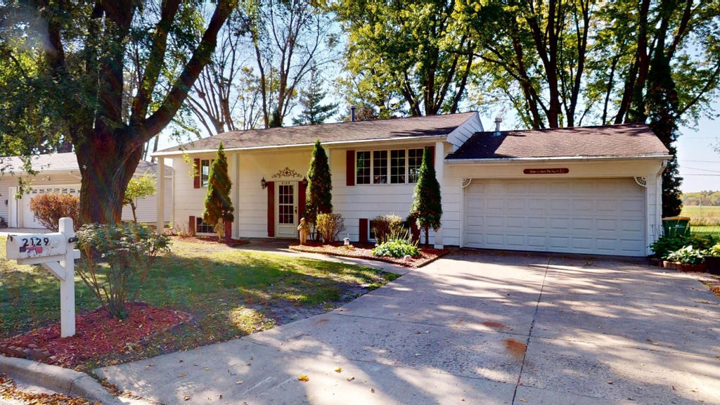 Photo of 2129 Highland Avenue, Albert Lea, MN 56007 (MLS # 7157870)