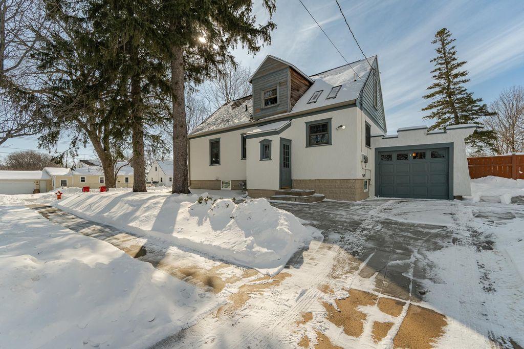 Photo of 703 9th Avenue SE, Rochester, MN 55904 (MLS # 7039119)