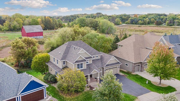 1711 DEEPHAVEN DR, SAINT PAUL, MN 55129 - Image bffcacfdf453185385e8177e658191a7/1908541932