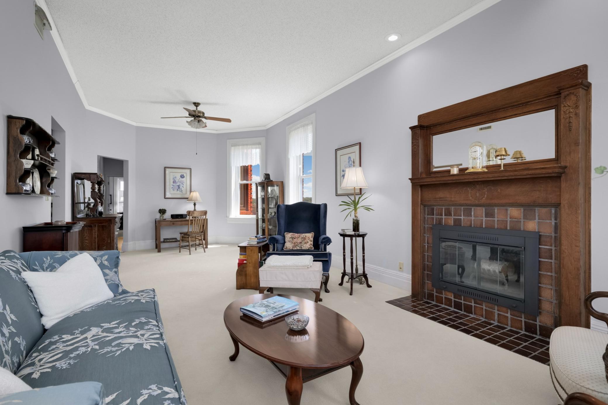 168 College Avenue W 4
