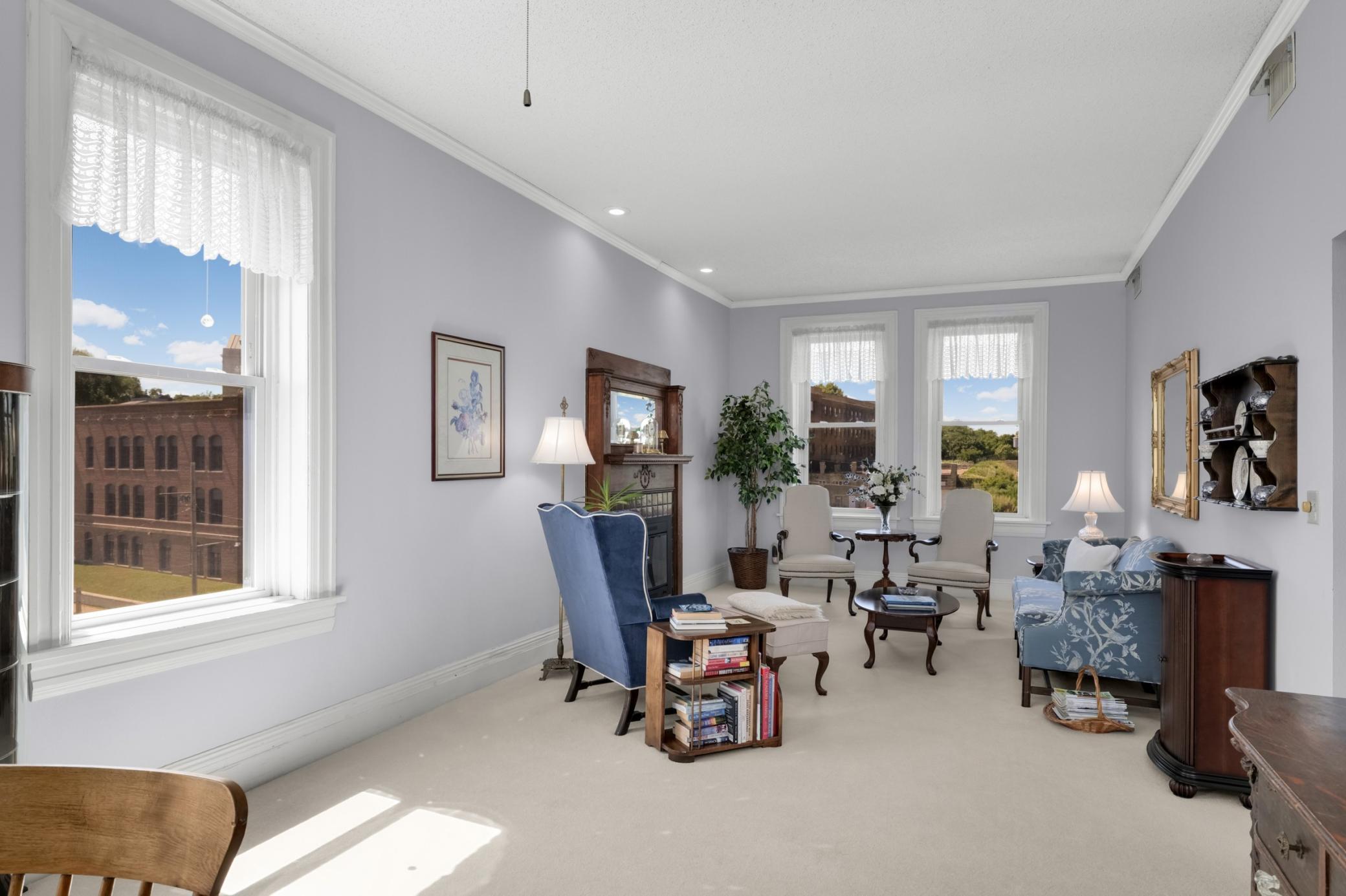 168 College Avenue W 4