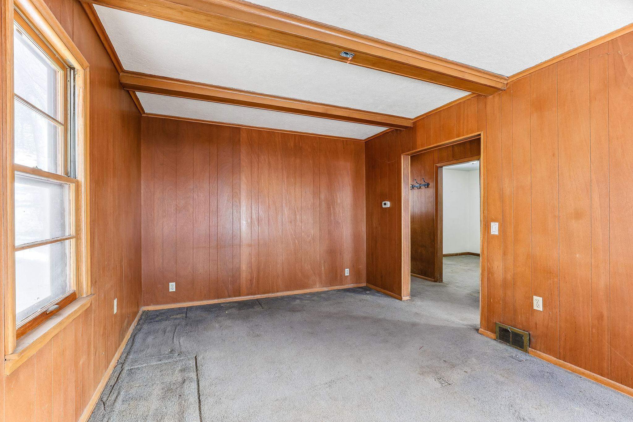 820 Point Douglas Road S