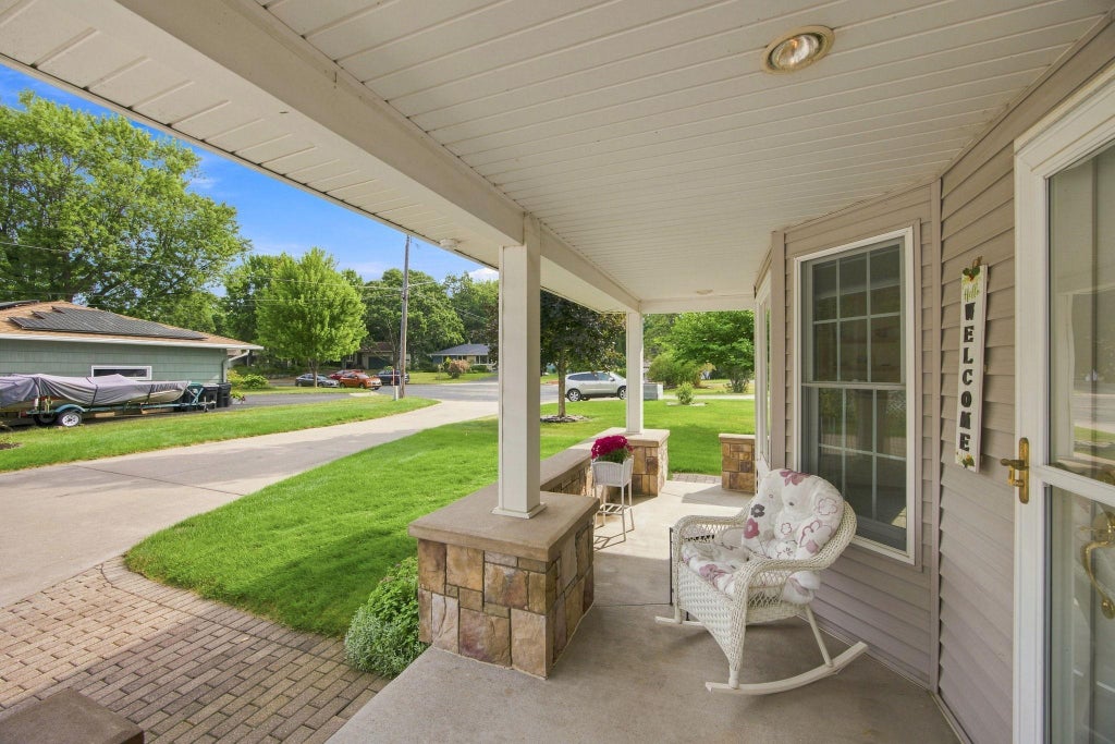 Photo of 7806 Gloria Circle, Mounds View, MN 55112 (MLS # 7136031)