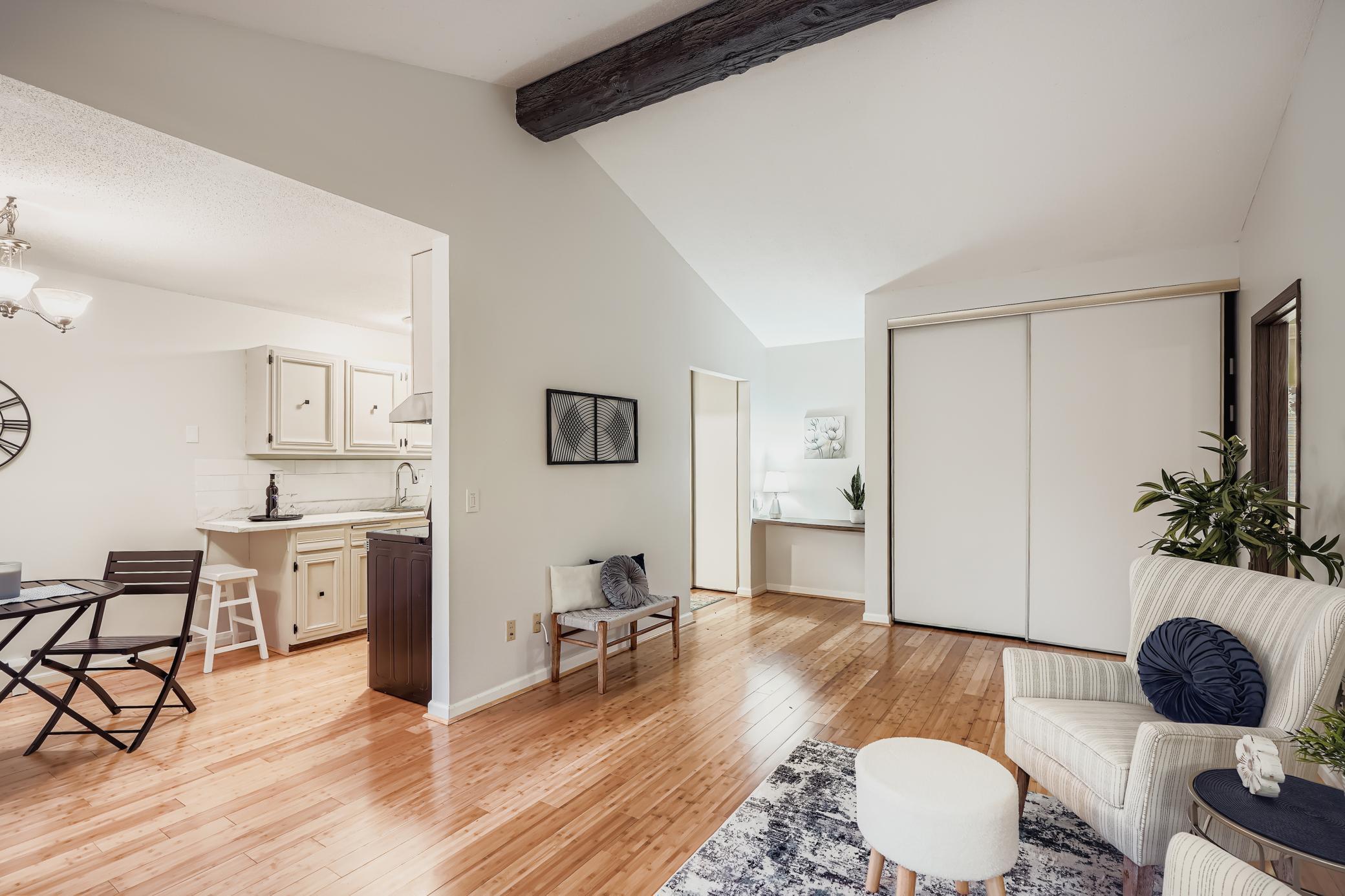 4406 Cedar Lake Road S 7