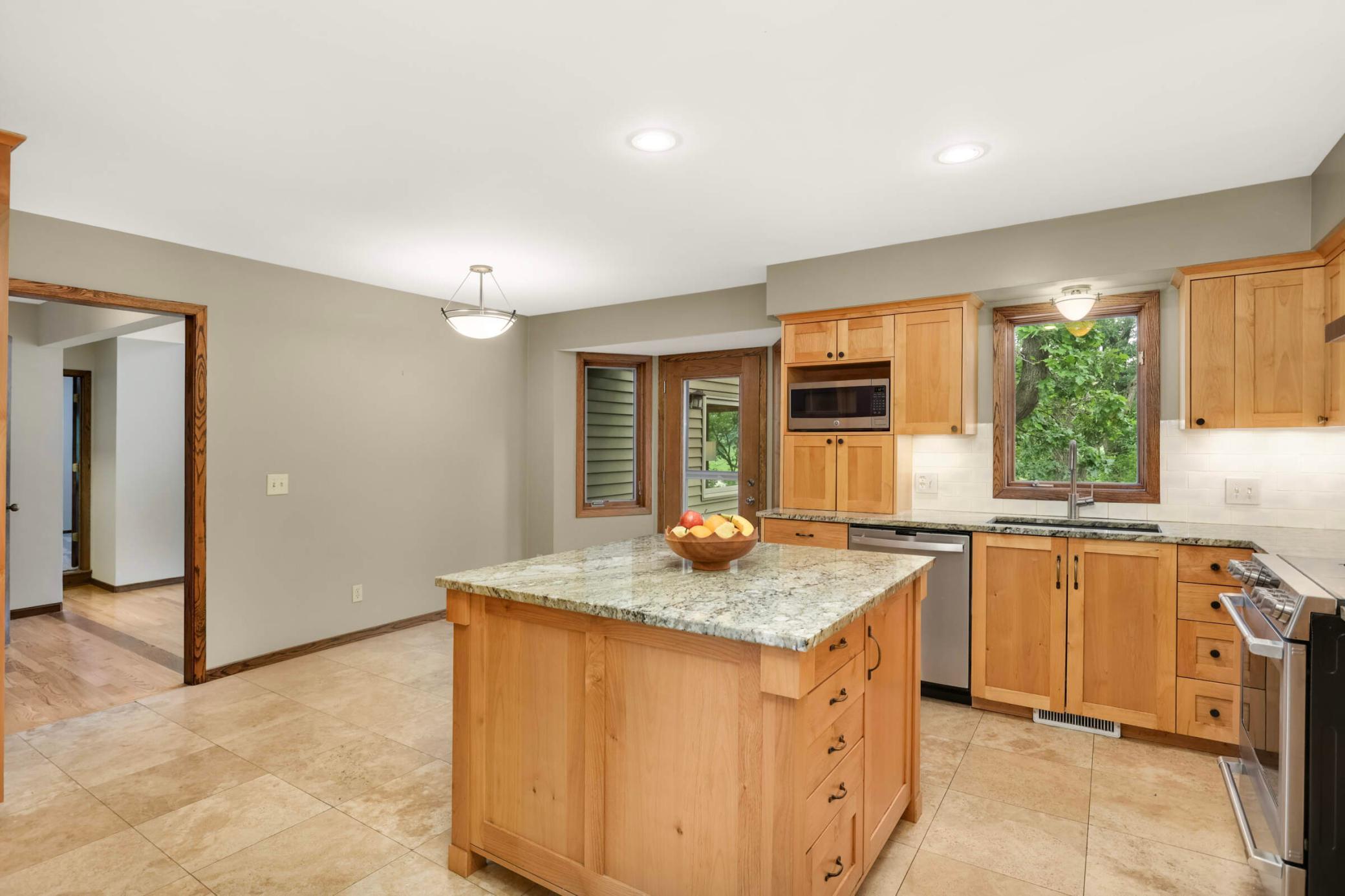 878 Lakewood Hills Road
