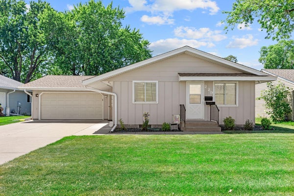 229 8TH AVE SE, MAPLE GROVE, MN 55369 - Image c053215e8711cd8d341b850171c22cc2/3676826489