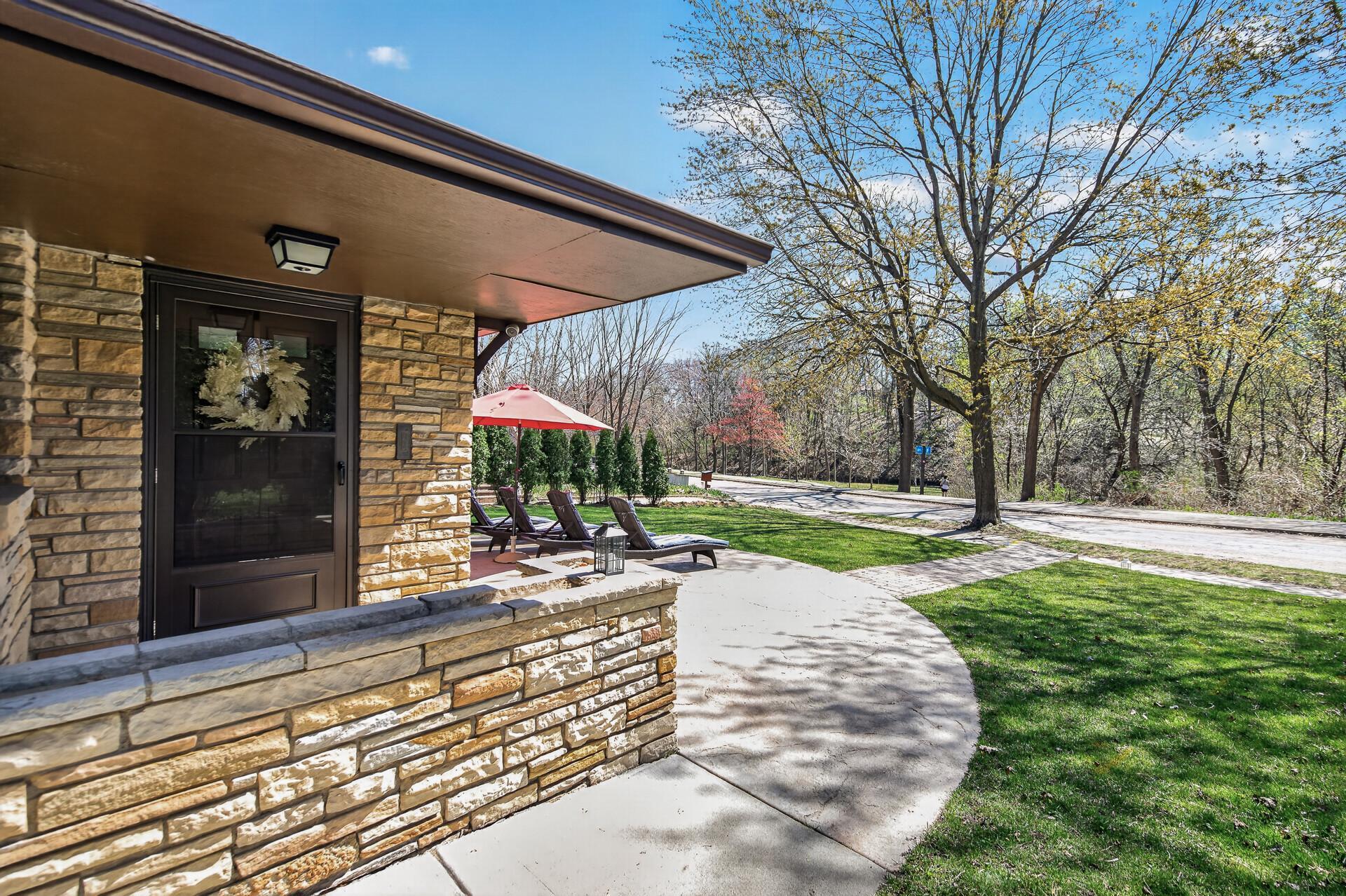 520 W Minnehaha Parkway