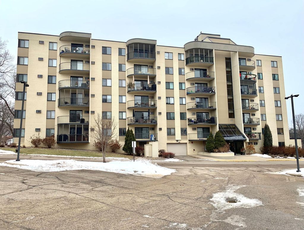 Photo of 1111 Elway Street #609, Saint Paul, MN 55116 (MLS # 6817807)