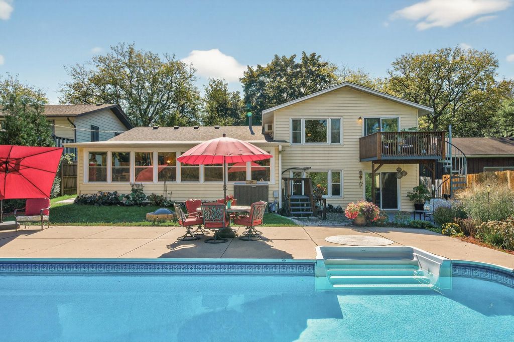 Photo of 1641 Leone Avenue, Saint Paul, MN 55106 (MLS # 7012535)