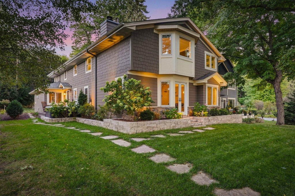 Photo of 510 Pleasant View Road, Chanhassen, MN 55317 (MLS # 7141185)