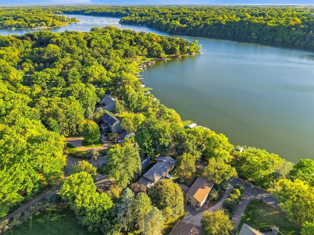 Photo of 510 Pleasant View Road, Chanhassen, MN 55317 (MLS # 7141185)