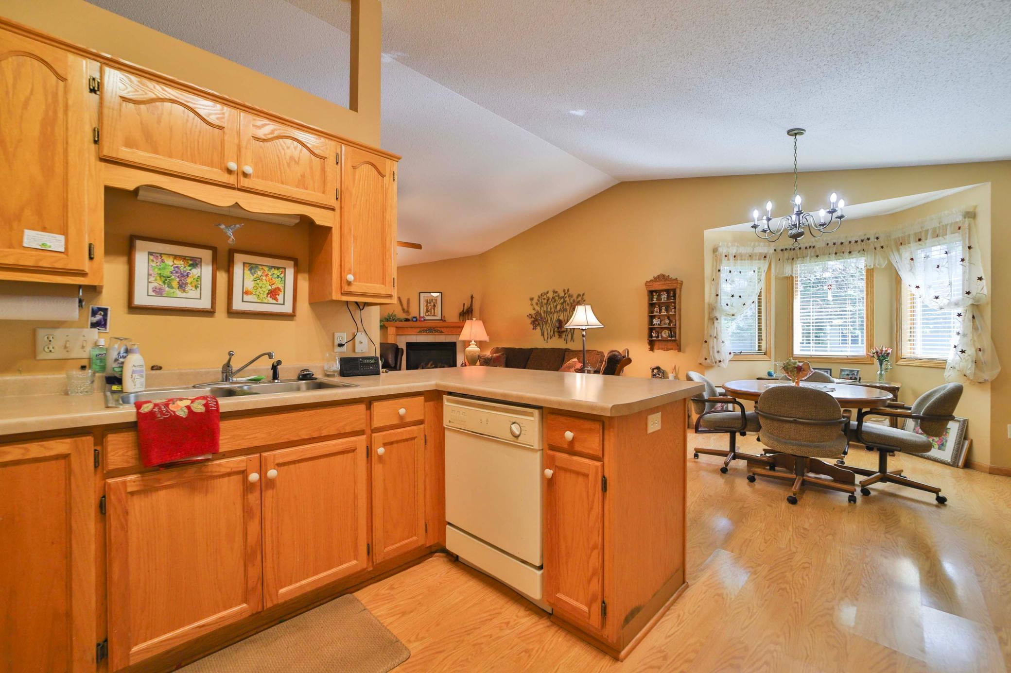 2506 Woodridge Lane