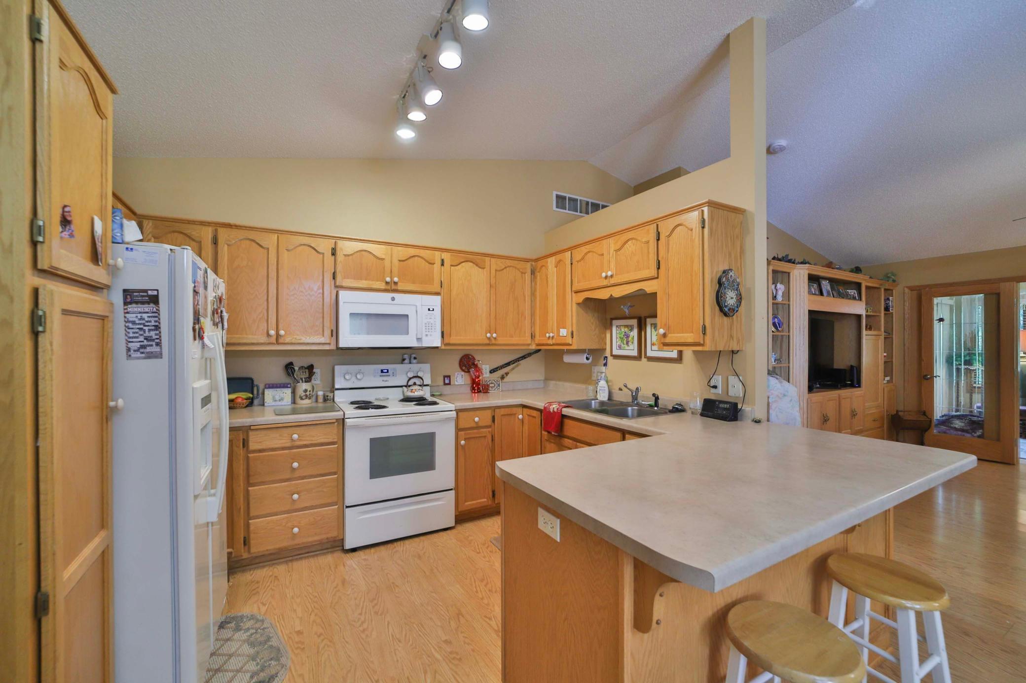 2506 Woodridge Lane