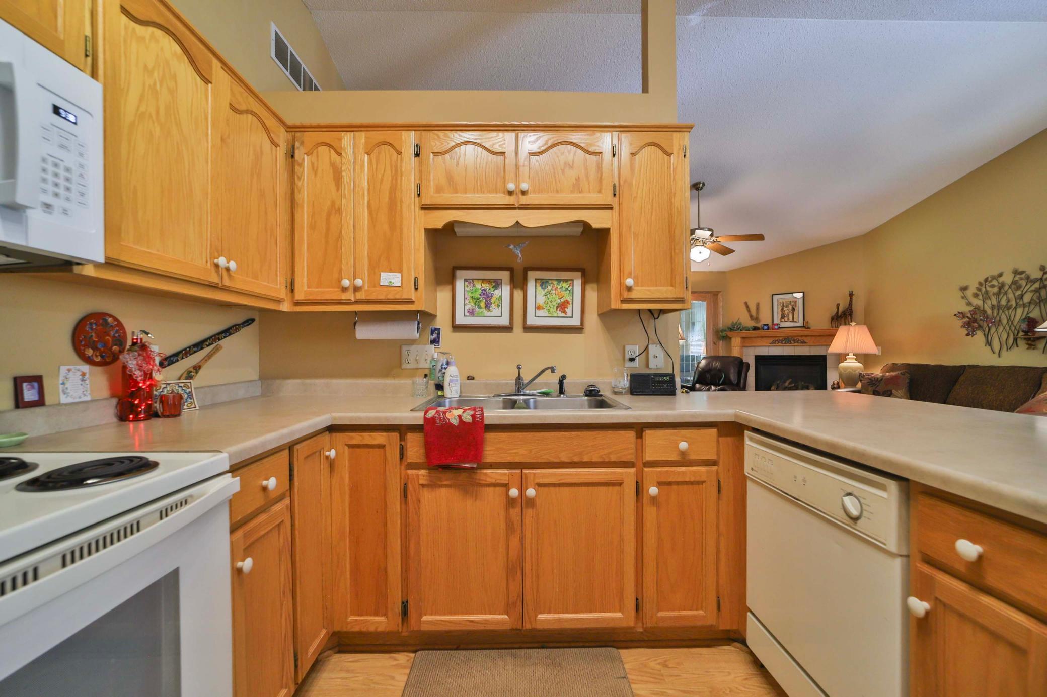 2506 Woodridge Lane
