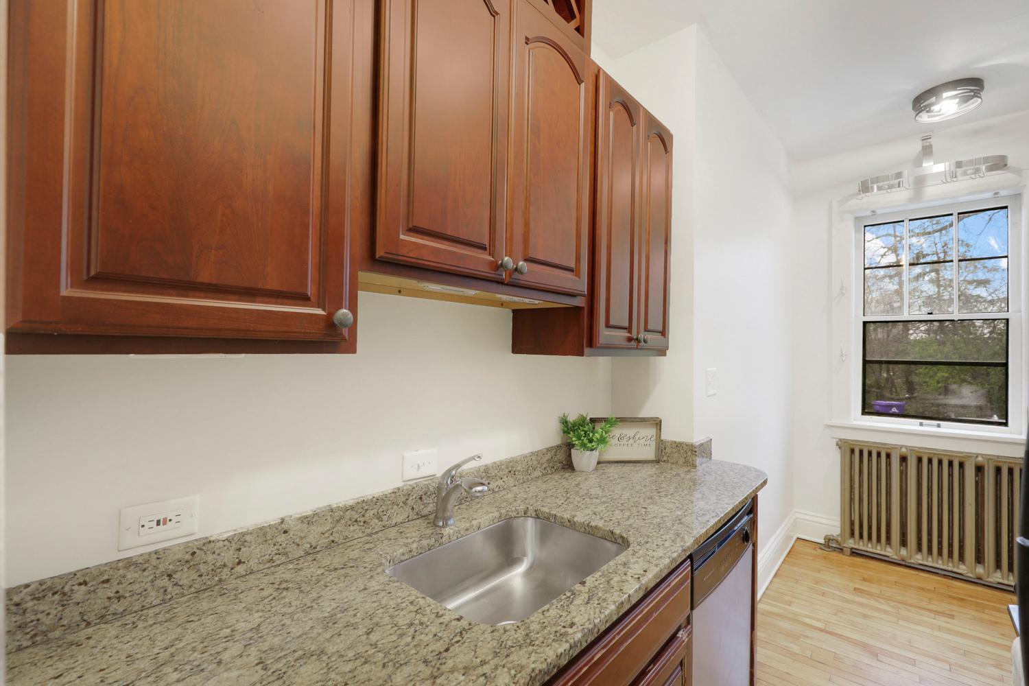 220 Marshall Avenue 3